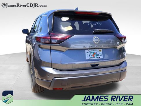 Used 2025 Nissan Rogue SV FWD image 17