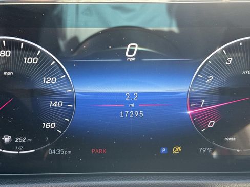 Used 2025 Mercedes-Benz GLB 250 image 27