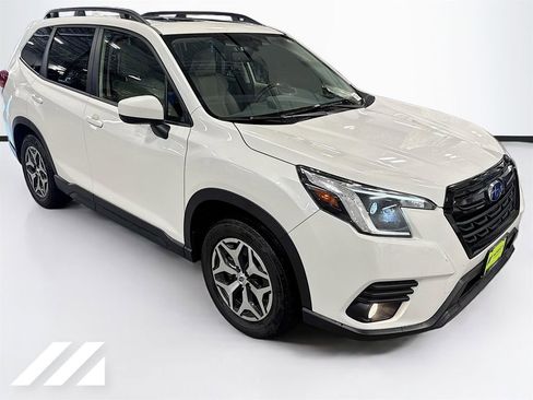Used 2023 Subaru Forester Premium AWD/4WD image 3