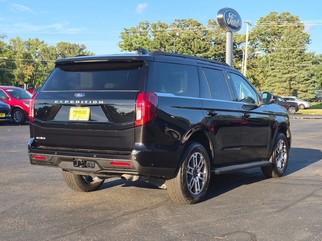Used 2025 Ford Expedition Active AWD/4WD image 7
