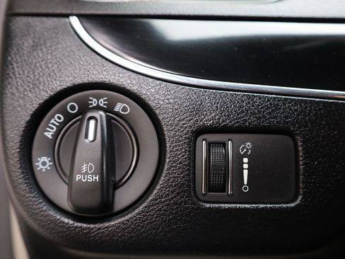 Used 2017 Dodge Grand Caravan SXT FWD image 27