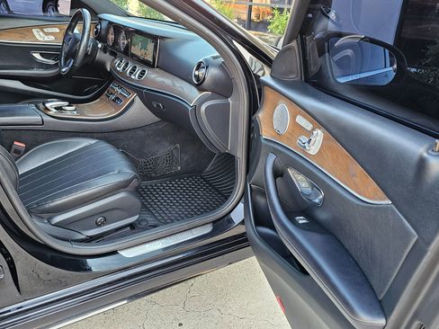 Used 2018 Mercedes-Benz E 300 4MATIC image 29