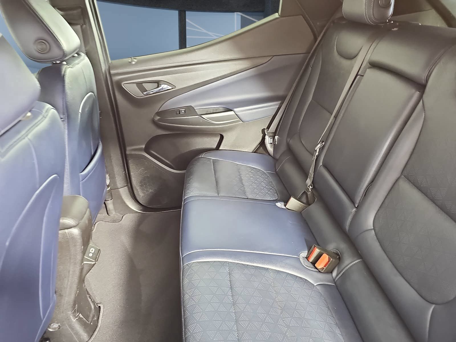 Used 2023 Chevrolet Bolt EUV LT w/ Convenience Package FWD image 10