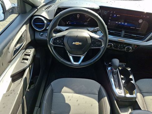 Certified 2024 Chevrolet Trax LT w/ Driver Confidence Package FWD image 11