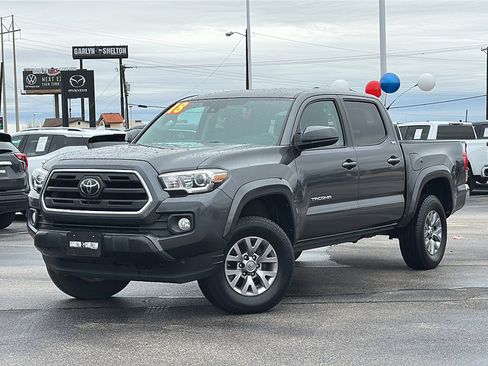 Used 2018 Toyota Tacoma SR5 image 2