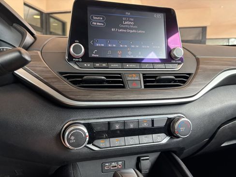 Used 2025 Nissan Altima 2.5 SV FWD image 17