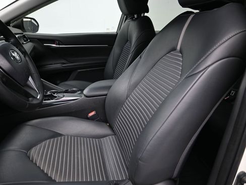 Used 2018 Toyota Camry SE w/ Moonroof Package image 13