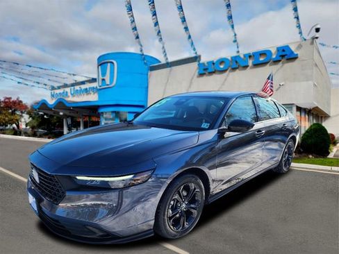 Used 2025 Honda Accord SE image 1