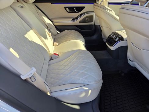 Used 2025 Mercedes-Benz S 580e 4MATIC Sedan image 19
