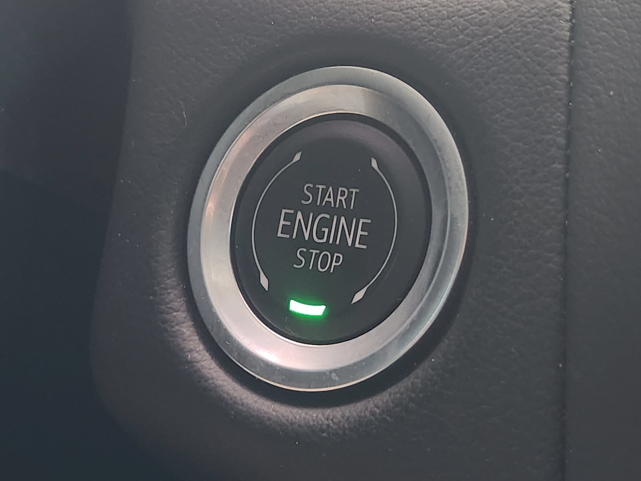 Used 2024 GMC Yukon AT4 w/ Technology Package AWD/4WD image 19