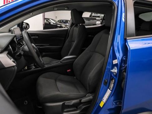 Used 2020 Toyota C-HR LE image 30