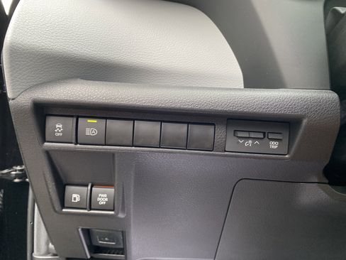 Used 2025 Toyota Sienna XSE image 18