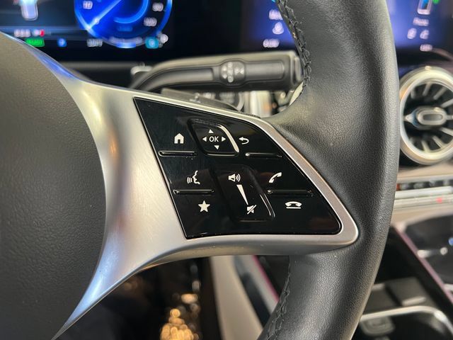 Used 2025 Mercedes-Benz EQB 300 4MATIC image 48
