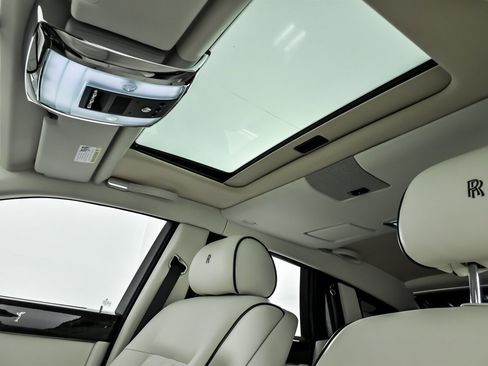 Used 2013 Rolls-Royce Phantom Sedan image 23