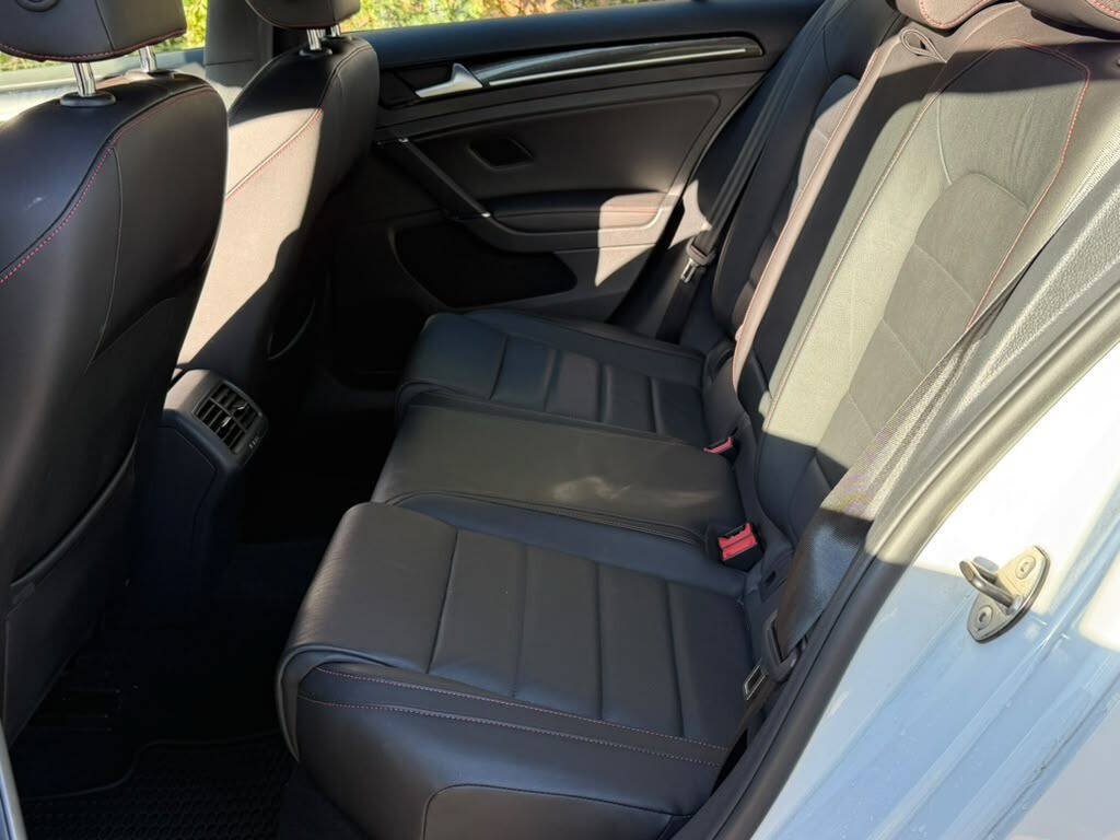 Used 2017 Volkswagen GTI SE FWD image 11