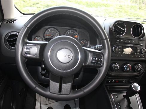 Used 2015 Jeep Patriot High Altitude AWD/4WD image 18