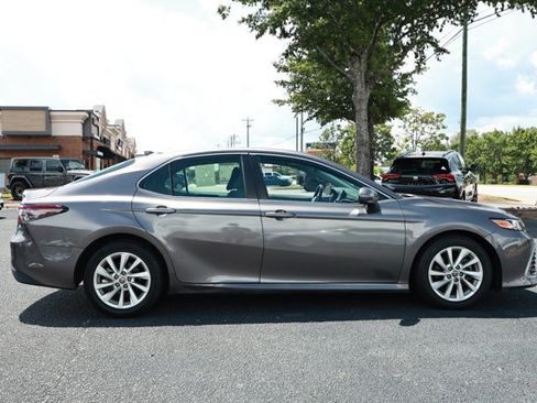 Used 2022 Toyota Camry LE FWD image 4