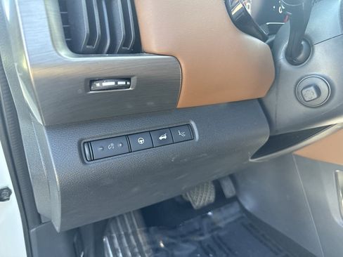 Used 2022 Nissan Pathfinder Platinum w/ Lighting Package (N93) image 13