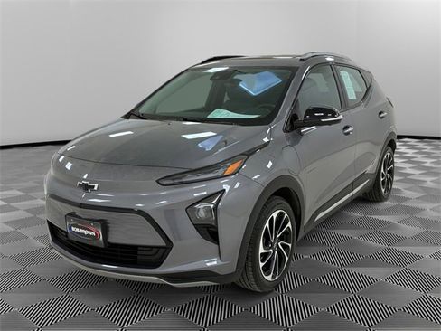 Used 2023 Chevrolet Bolt EUV Premier w/ Sun & Sound Package image 7