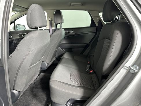 Used 2023 Kia Sportage LX image 11