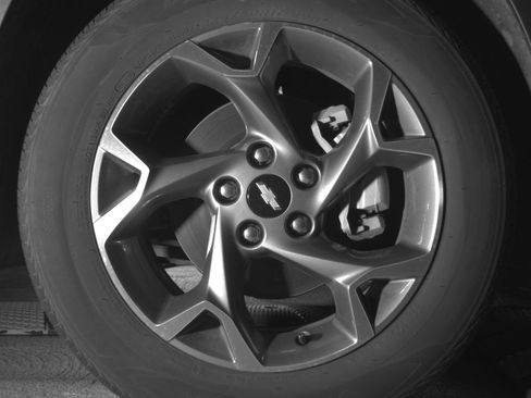 Used 2025 Chevrolet Trax LT FWD image 13