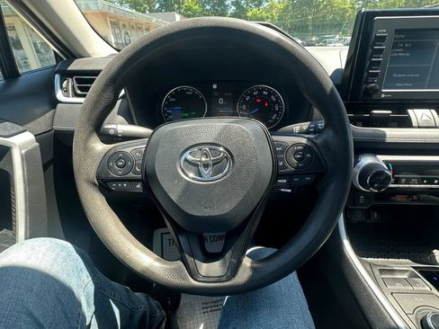 Used 2022 Toyota RAV4 LE AWD/4WD image 12