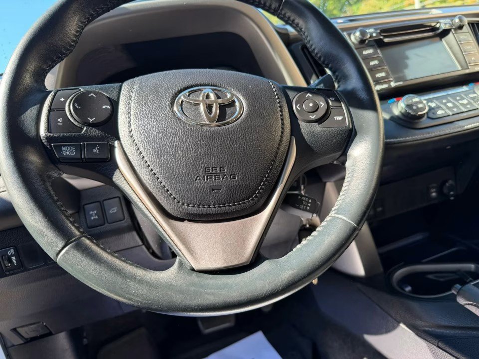 Used 2016 Toyota RAV4 XLE AWD/4WD image 26