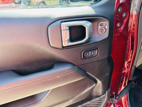 Used 2021 Jeep Gladiator Overland image 11