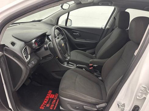 Used 2022 Chevrolet Trax LS w/ Tint and Cruise Package AWD/4WD image 14