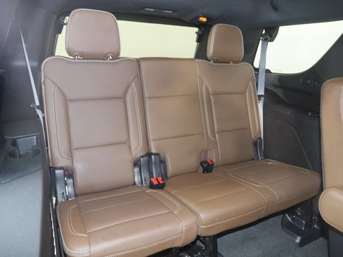 Used 2021 Chevrolet Tahoe High Country image 13