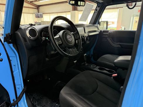 Used 2018 Jeep Wrangler Unlimited Sport S AWD/4WD image 18