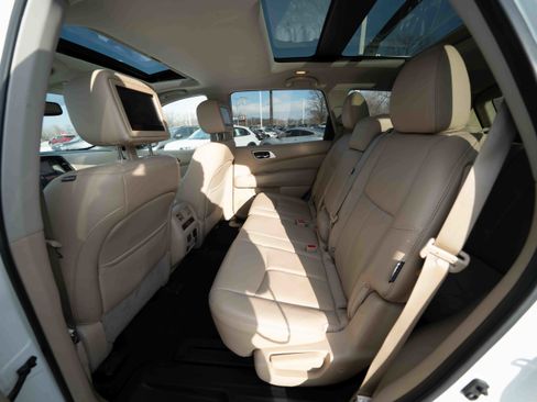 Used 2018 Nissan Pathfinder Platinum image 23