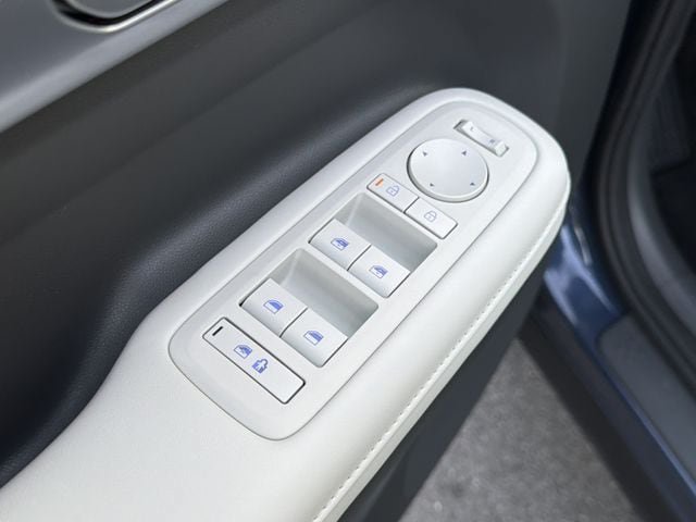 Used 2025 Hyundai Santa Fe SEL FWD image 25