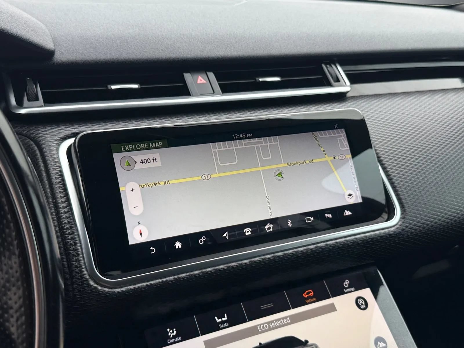 Used 2018 Land Rover Range Rover Velar R-Dynamic SE AWD/4WD image 30