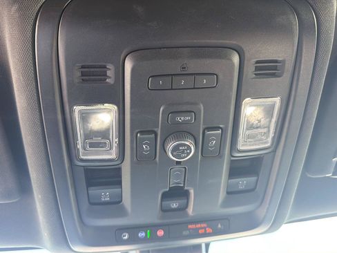 Used 2021 GMC Yukon XL SLT w/ SLT Premium Package RWD image 21