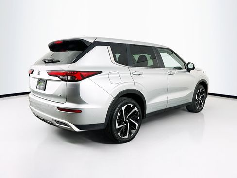 Used 2024 Mitsubishi Outlander SE image 9
