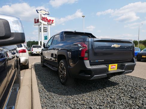 Used 2026 Chevrolet Silverado EV LT w/ Premium Package AWD/4WD image 6