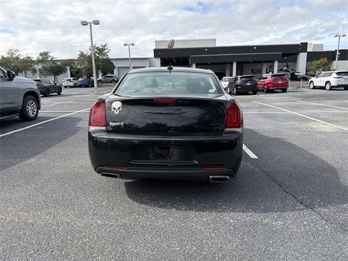 Used 2022 Chrysler 300 Touring w/ Sport Appearance Package image 4