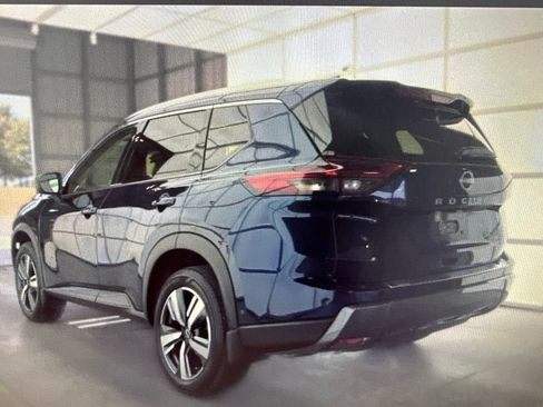 Used 2025 Nissan Rogue SL w/ Tech Package AWD/4WD image 5