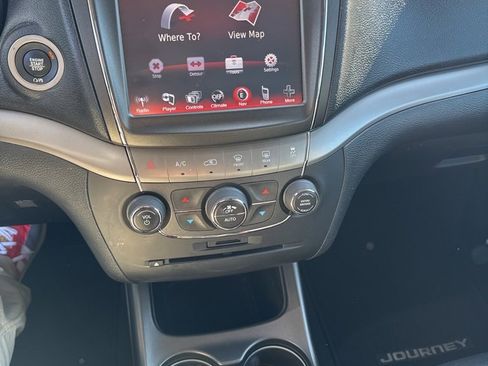 Used 2017 Dodge Journey Crossroad image 2