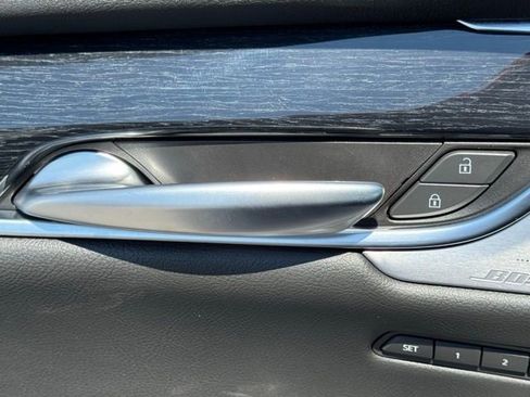 Certified 2025 Cadillac XT5 Premium Luxury image 17