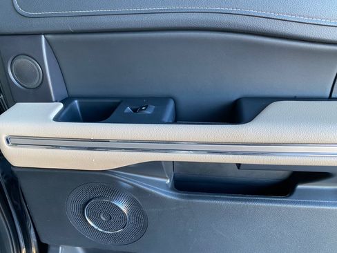 Used 2024 Ford Expedition Limited image 41