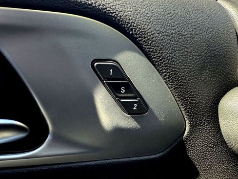 New 2026 Chrysler Pacifica Limited w/ Uconnect Theater Family Group image 14