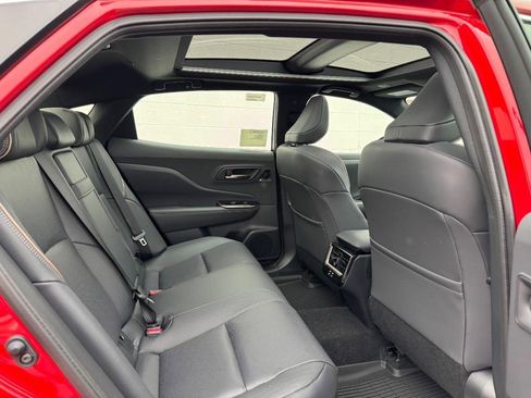 New 2025 Toyota Crown Platinum image 5