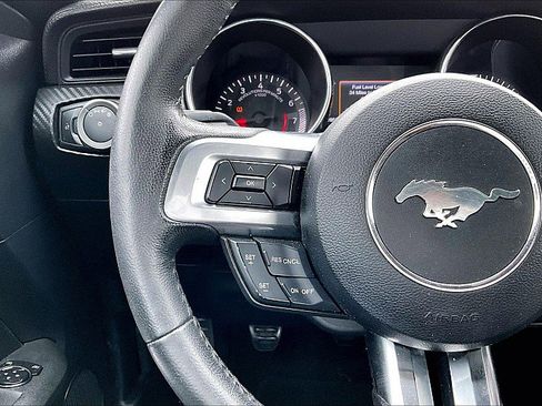 Used 2016 Ford Mustang Convertible RWD image 17