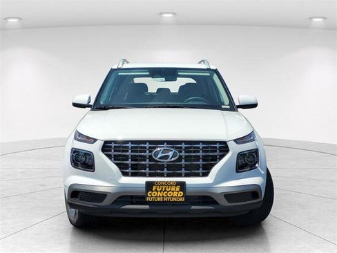 New 2025 Hyundai Venue SEL image 2