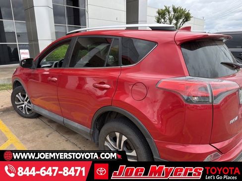 Used 2016 Toyota RAV4 LE image 3
