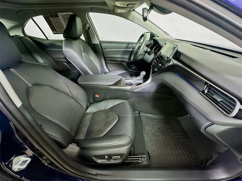 Used 2022 Toyota Camry XLE image 12