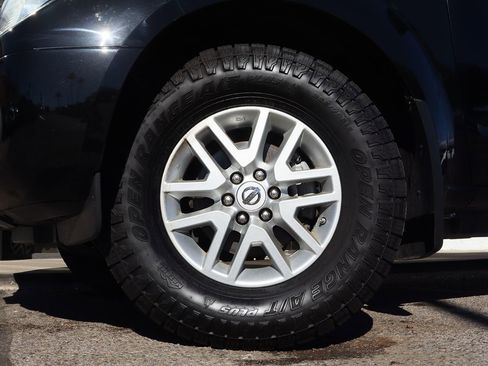 Used 2019 Nissan Frontier SV image 5