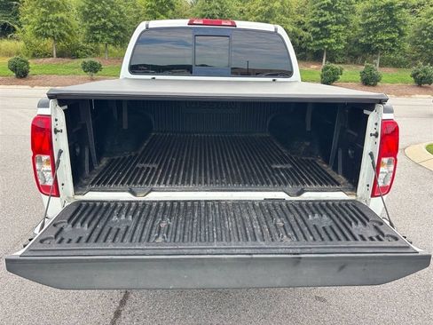 Used 2017 Nissan Frontier SV RWD image 7